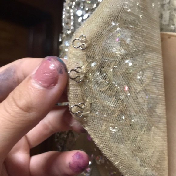 BEAUTIFUL PROM DRESS!! - Picture 6 of 8